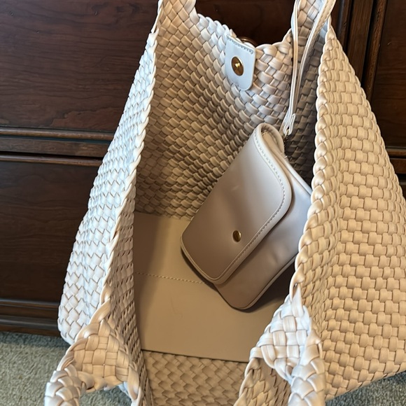 woven tote used - Picture 2 of 5